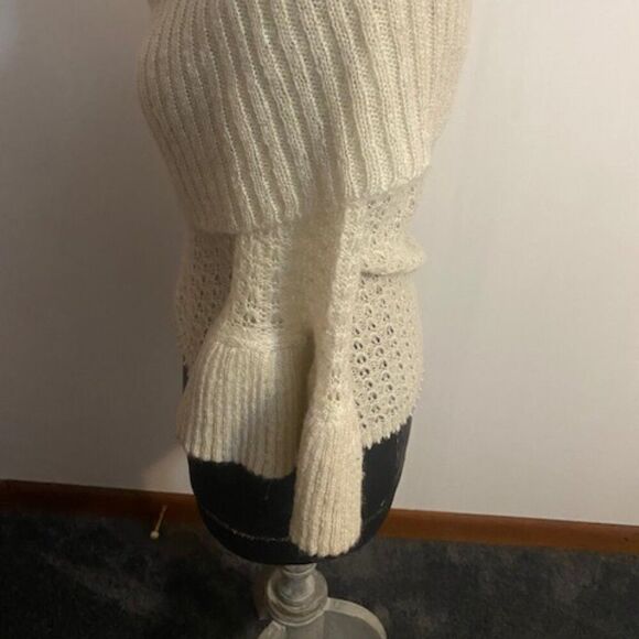 Apt 9 Knit Cream off the shoulder 3/4 bell sleeves sweater, size S - Picture 2 of 4